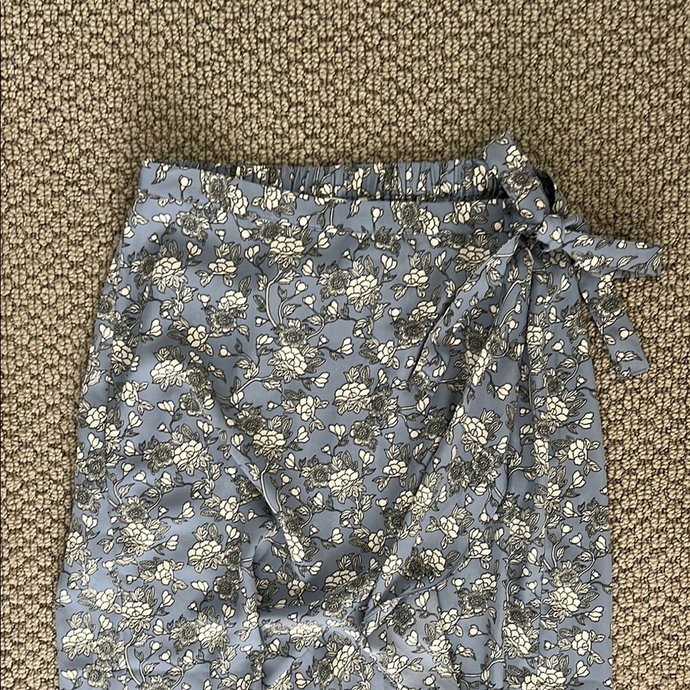 Max Studio Light Blue Maxi Floral Wrap Skirt with Bow tie waist band size XS - Picture 4 of 9